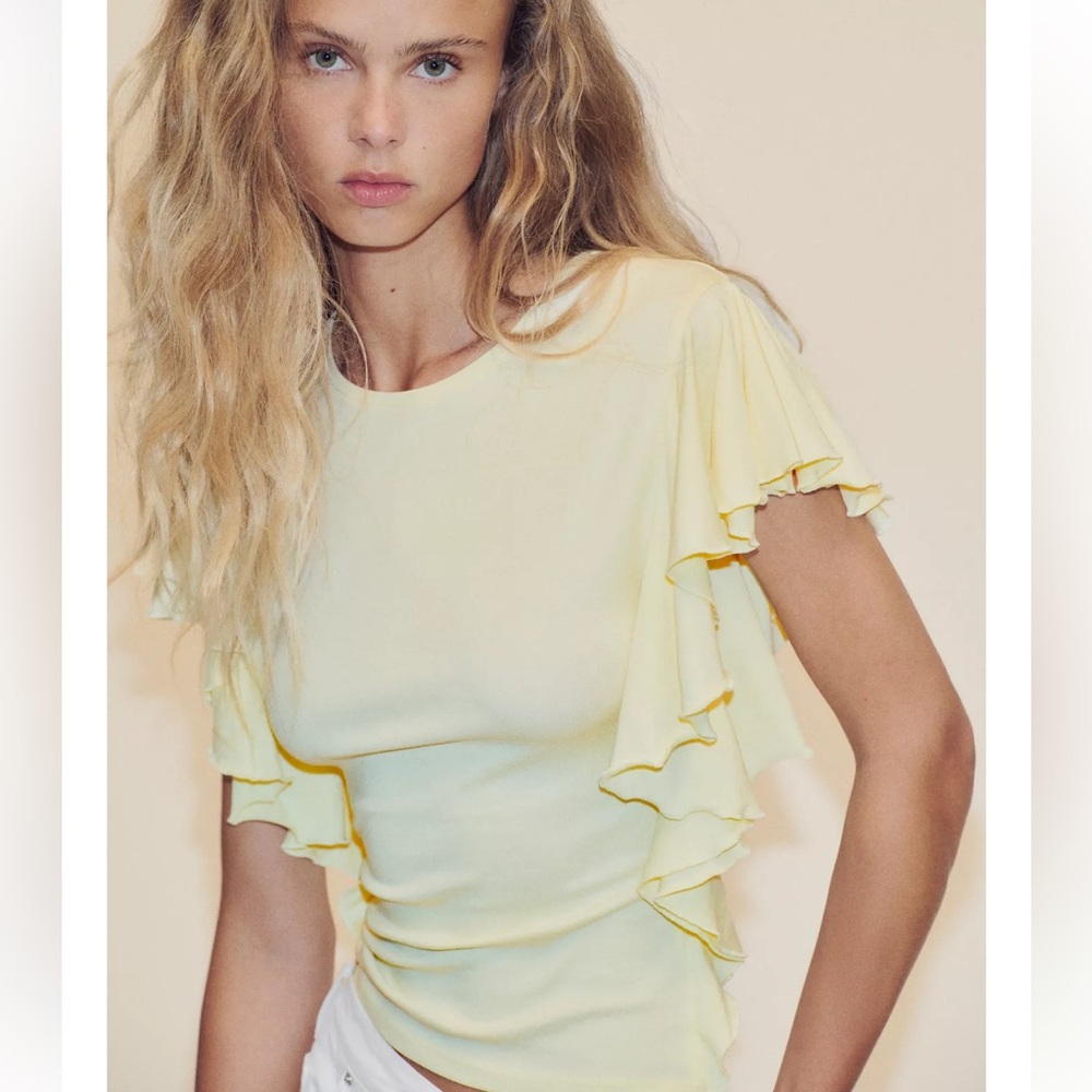 Zara Ruffle Sleeve‎ Crewneck Top in Pale Yellow Size M